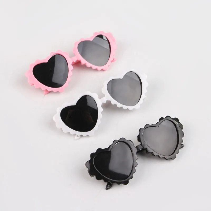 Gafas bonitas para mascotas, Mini gafas de sol con forma de amor para perros y gatos, accesorios para fotos de mascotas, productos de juguete de plástico, suministros de decoración de belleza - imagen 3