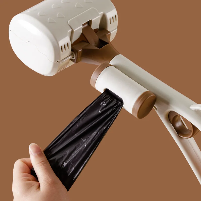 Recogedor de inodoro para perros de mango largo, Clip portátil para recoger excrementos de mascotas, artefacto de pala para excrementos de cachorros con dispensador de bolsa para excrementos - imagen 4