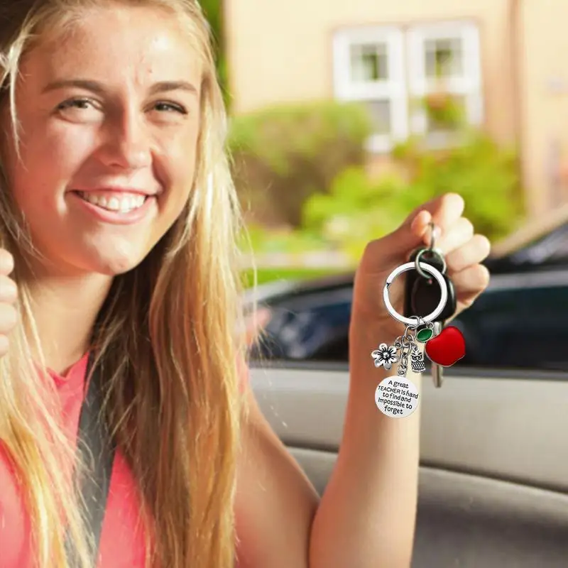 Llavero colgante de flores de acero inoxidable, regalos de agradecimiento, llavero de aniversario de búho y flor con letras para mochila - imagen 4