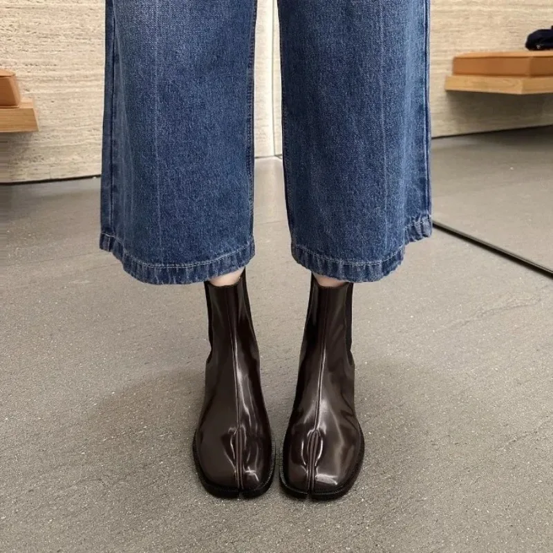 Botas Chelsea de estilo británico para mujer, botas cortas de tubo medio, diseño elástico con personalidad, zapatos con pezuña de caballo, zapatos de cuero - imagen 3