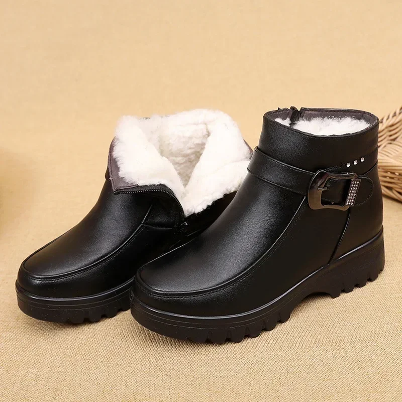 Botines de cuero genuino para mujer, botas de nieve cálidas de felpa gruesa, botines antideslizantes impermeables para madre, moda de invierno