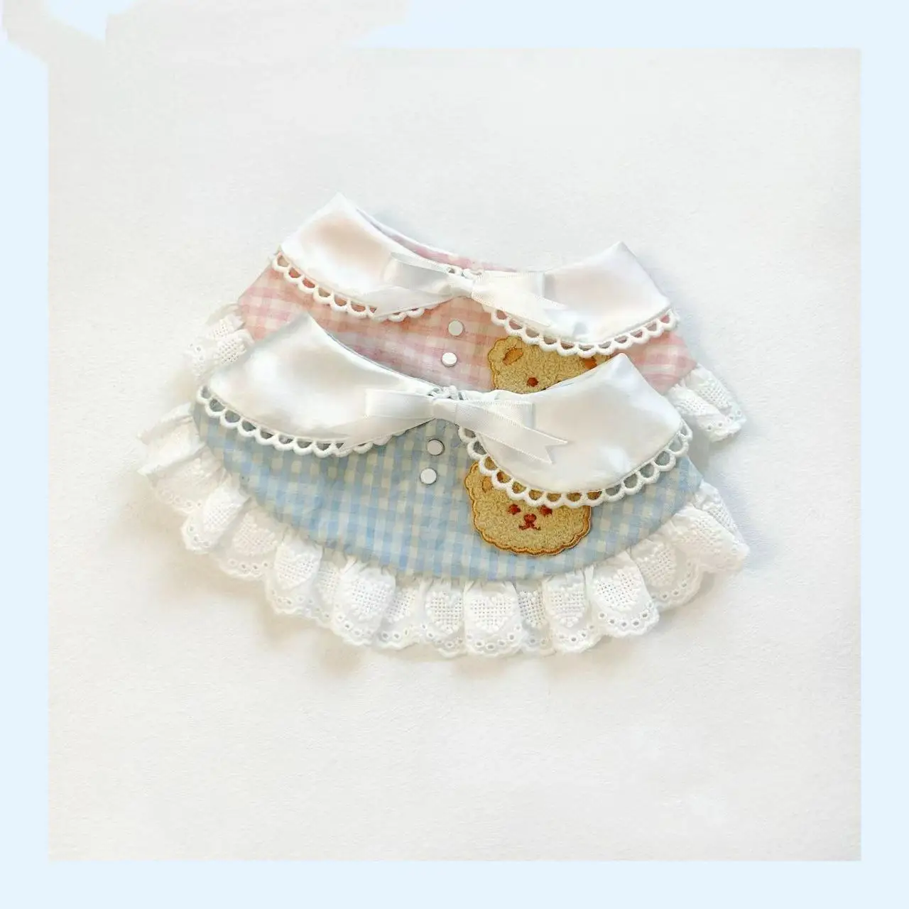 Pet Otoño Invierno a cuadros lindo babero mascota encaje oso de peluche babero toalla bufanda hecha a mano decoración Collar accesorios para perros pequeños - imagen 2
