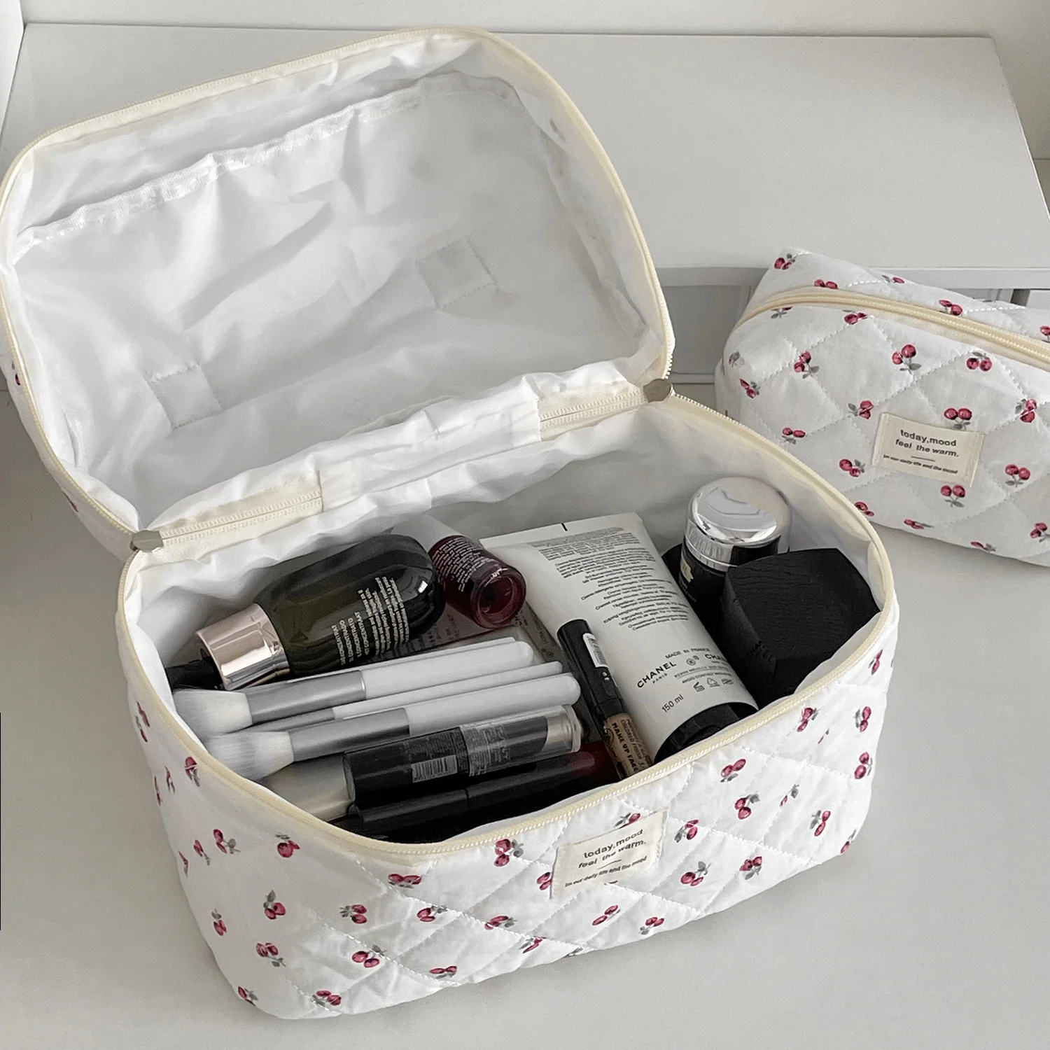 Bolsa de maquillaje de cereza, bolsas de cosméticos para mujer, bolsa de almacenamiento de viaje para cosméticos bonita portátil a la moda, bolso de mano acolchado de algodón con cremallera - imagen 2