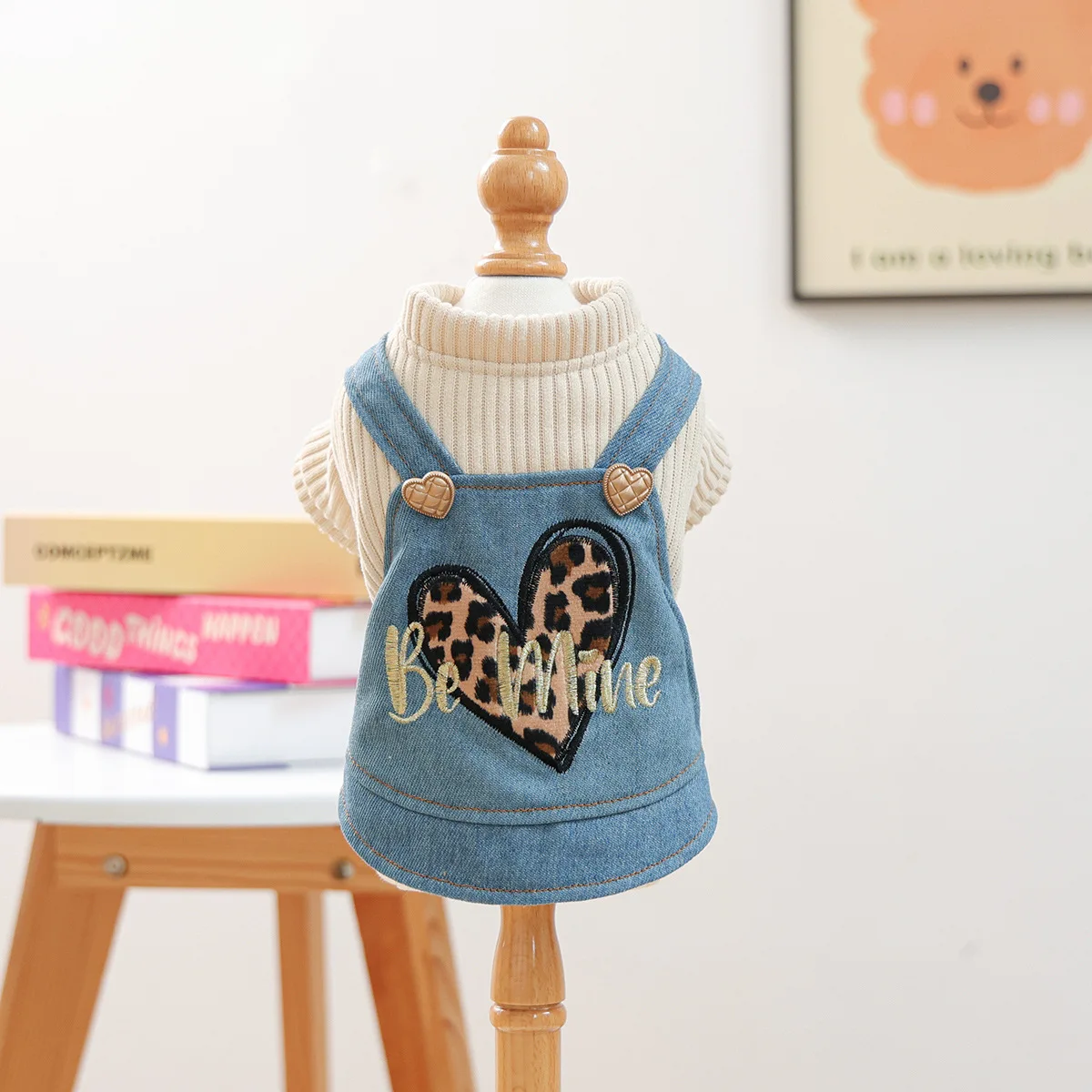 Sudadera con capucha de otoño e invierno para mascotas, chaleco vaquero de retales, falda con correa para el hombro bordada con corazón para perros pequeños y gatos, ropa para cachorros - imagen 3