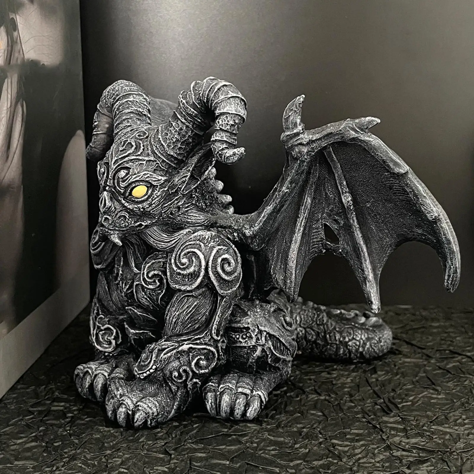 Flying Dragon Sculpture Gothic Party Supplies Creative Terror Prop Scary Dragon Figurine for Balcony Cabinet Home Room Bookshelf
