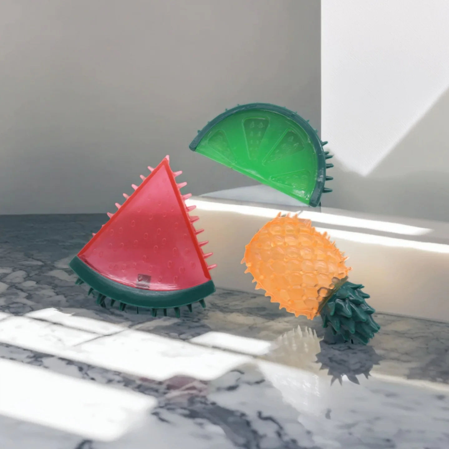 Juguete masticable chirriante de frutas: juguete dental TPR no tóxico para masticadores agresivos - formas lindas resistentes a mordeduras con cámaras duales - imagen 2