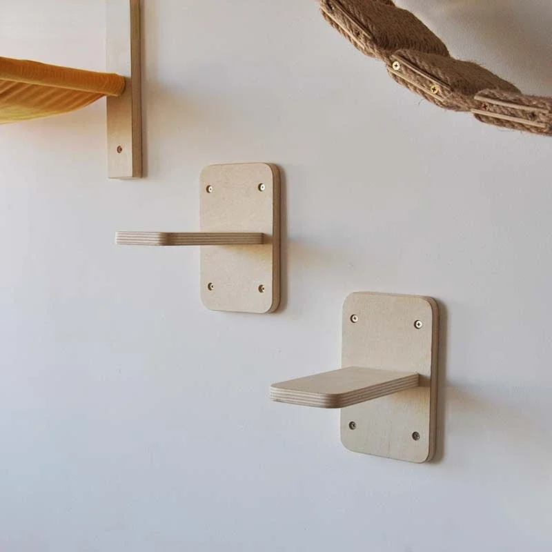 Vista general del parque infantil para gatos instalado