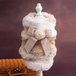 Chaleco de piel sintética degradada para mascotas, abrigo de invierno de lana para perros pequeños con lazo a cuadros y flor de perla, traje de felpa de invierno para perros rosa