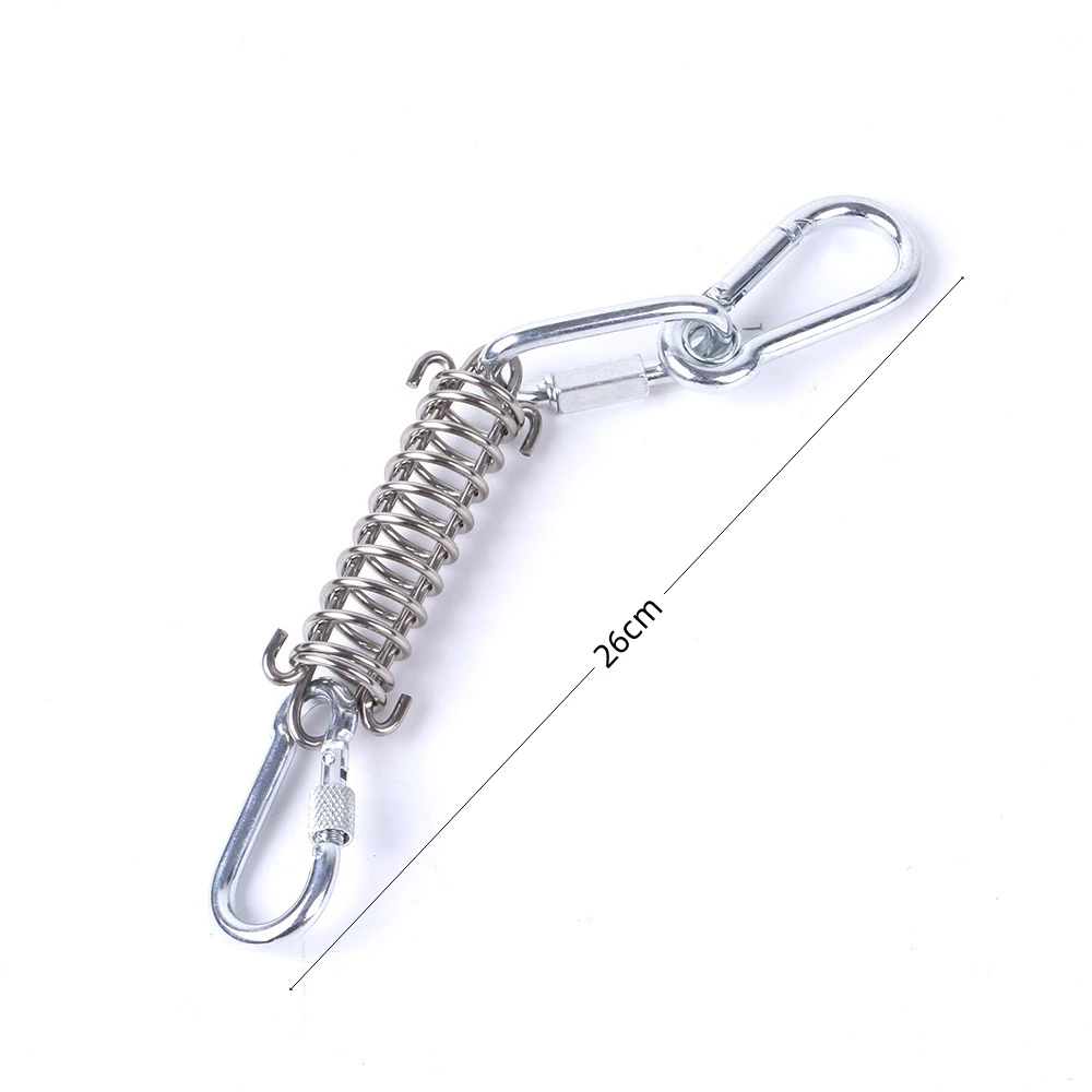 Un gancho de metal con un 2