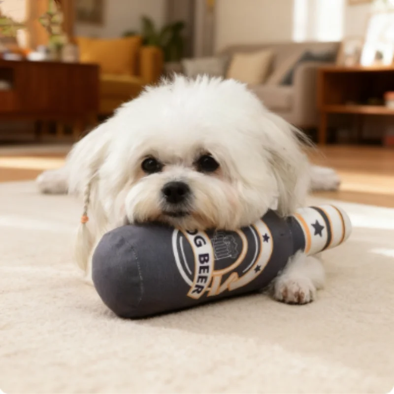 Juguete para masticar para perros de peluche con forma de botella de cerveza, suministros interactivos chirriantes resistentes a mordeduras para mascotas, limpieza de dientes para perros pequeños y grandes - imagen 3