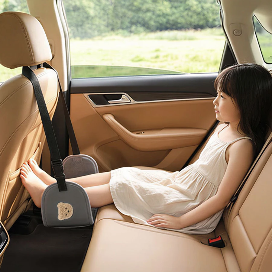 Reposapiés ajustable para coche - viajes con gatos y perros
