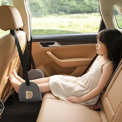 Reposapiés ajustable para coche - viajes con gatos y perros