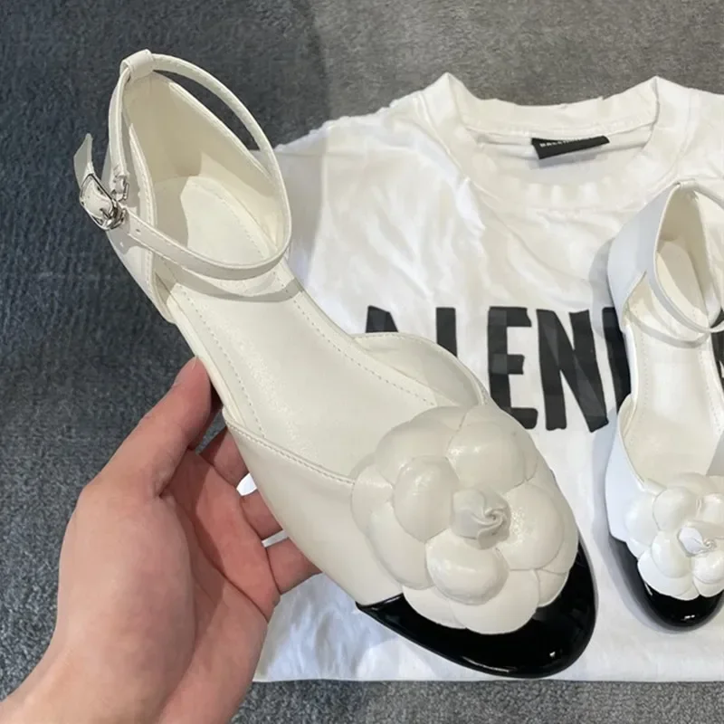 Sandalias Mary Jane con punta cubierta de diseñador de flores de marca de lujo, zapatos planos de tacón bajo con huecos a la moda de verano para mujer, zapatos de cuero suave para mujer - imagen 3