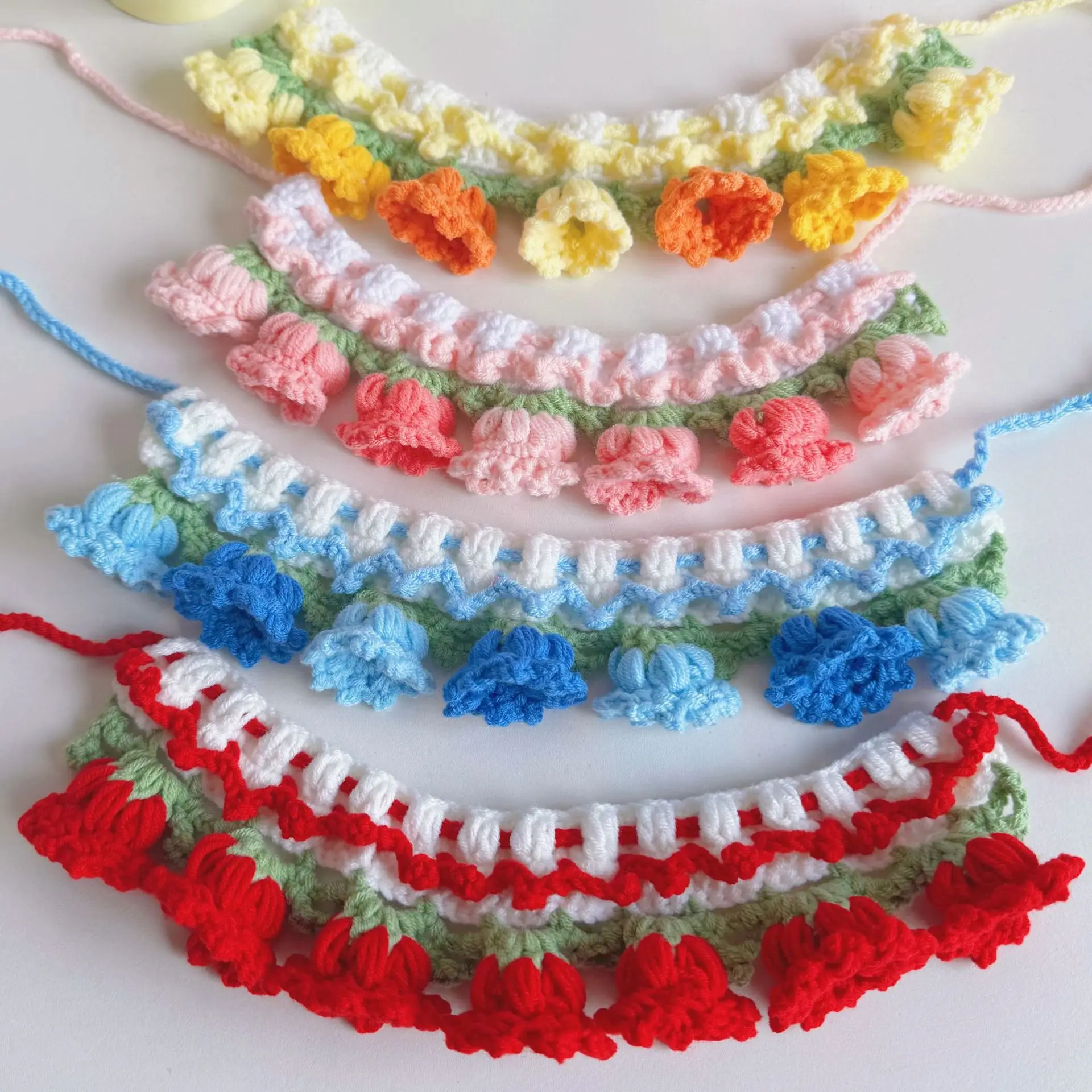 Bufanda tejida a mano con flores para mascotas, babero ajustable de punto de lana con campana para gatos y perros pequeños, accesorio fotográfico cálido para invierno - imagen 4