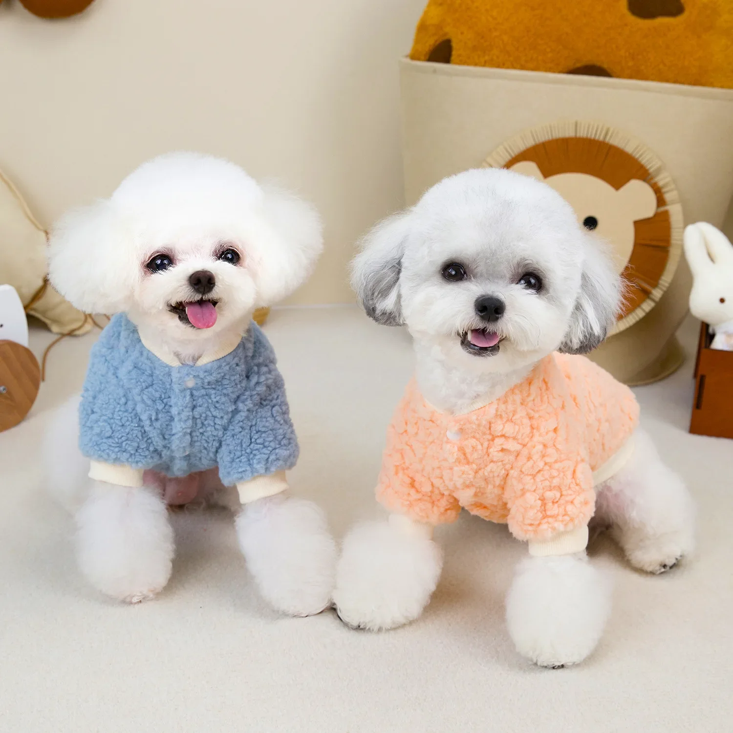 Abrigo de felpa de otoño e invierno para mascotas, ropa para perros pequeños, Sudadera con capucha de piel de cordero gruesa para perros, peluche para gatos con mangas, abrigo de felpa de dos piernas - imagen 2