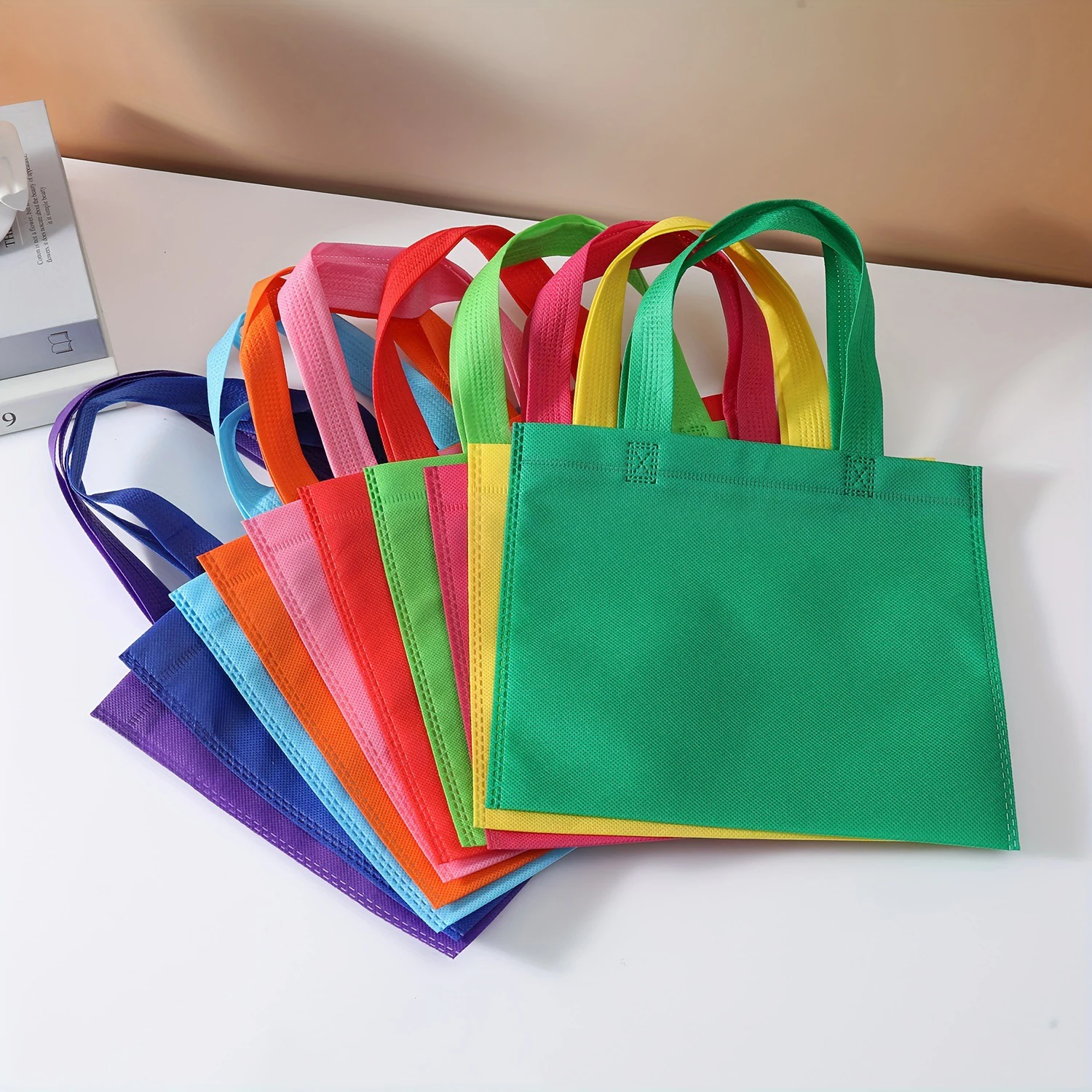 Bolsa de recuerdo de fiesta no tejida pequeña y colorida de 60/120 piezas, bolsa de regalo renovable de 8 × 8 pulgadas con asa para bolsa de regalo de fiesta de cumpleaños - imagen 2