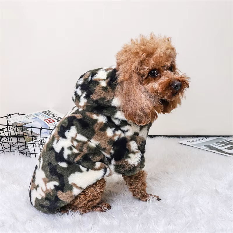 Sudadera térmica con capucha para perros y gatos – Verde camuflaje