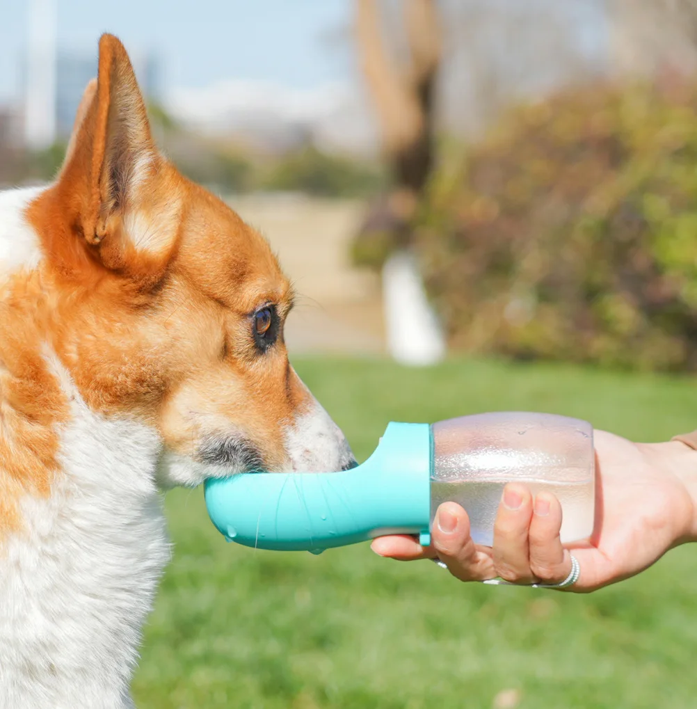 Taza de agua para mascotas para salir, taza de agua para acompañar mascotas, alimentador de agua multifunción para exteriores, taza portátil para beber para mascotas - imagen 2