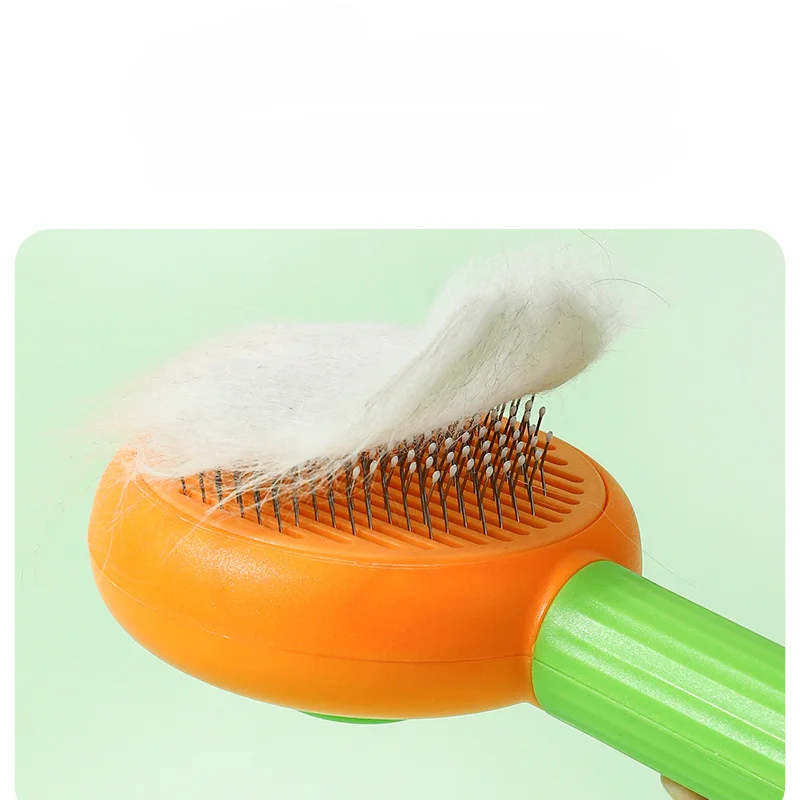 Un cepillo para el cabello con una cerda blanca y un objeto blanco y esponjoso