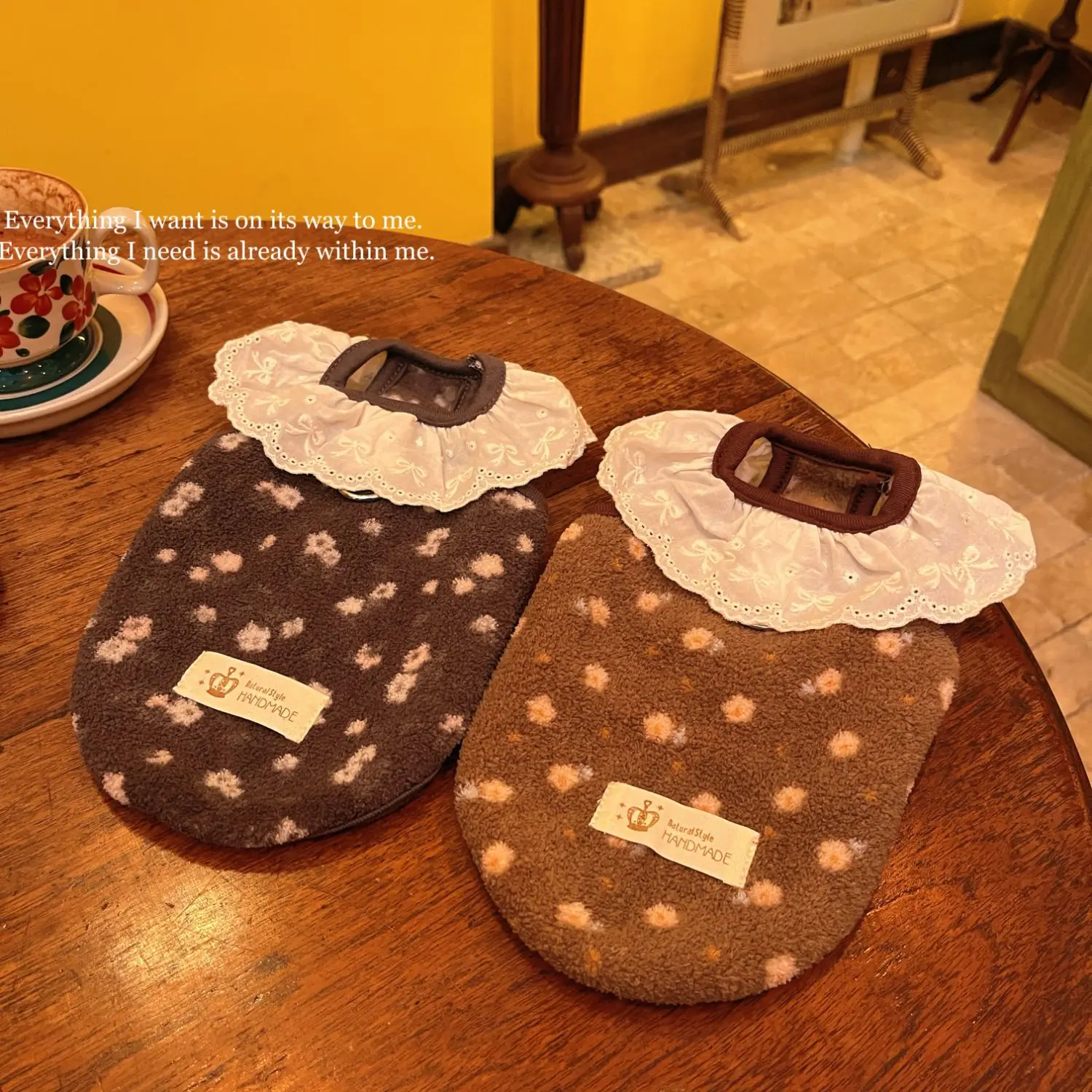 Abrigo de terciopelo floral para gatos y perros mini - imagen 4
