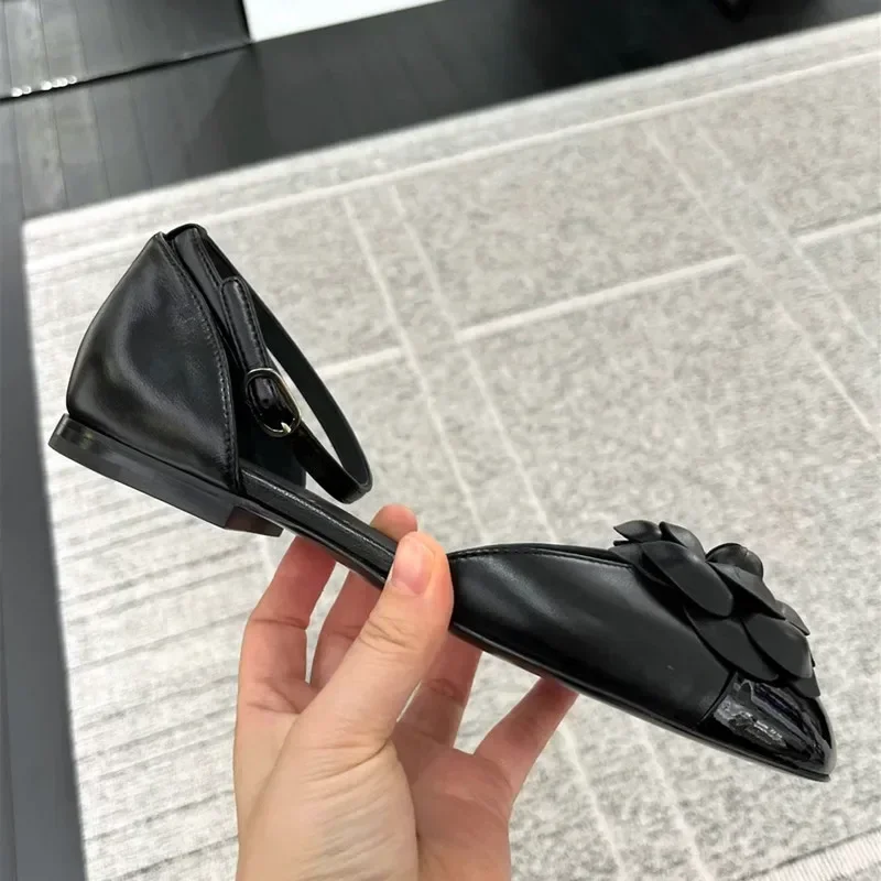 Sandalias Mary Jane con punta cubierta de diseñador de flores de marca de lujo, zapatos planos de tacón bajo con huecos a la moda de verano para mujer, zapatos de cuero suave para mujer - imagen 4