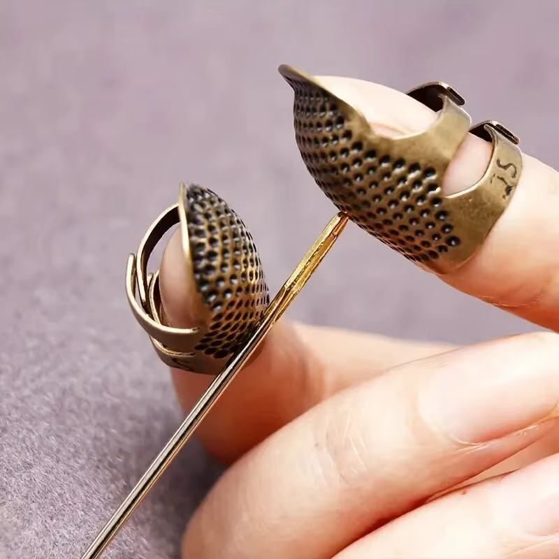 Dedal vintage de costura artesanal antideslizante y ajustable