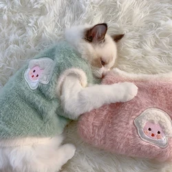 Ropa de invierno para gatos y perros: chalecos y suéteres cálidos