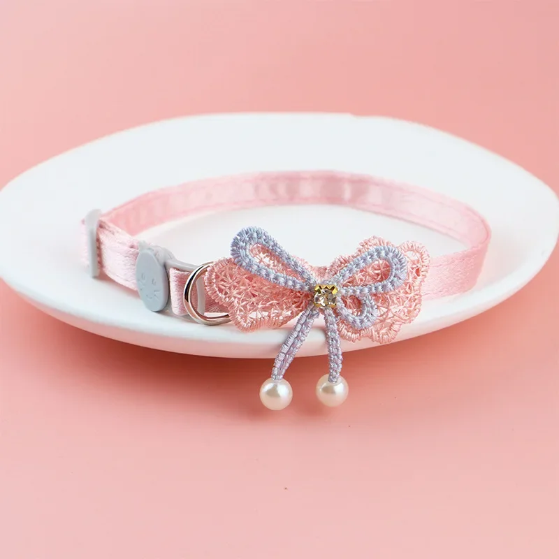 Collar para gato con lazo de encaje rosa, cuentas colgantes y campana - imagen 5