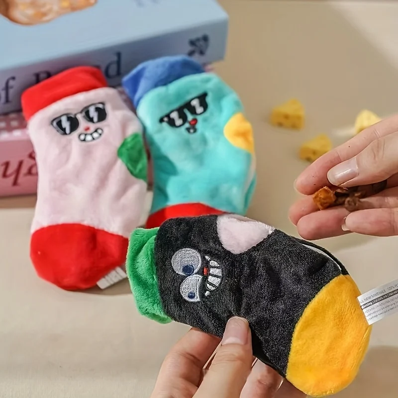 Juguete de peluche chirriante para perros, divertidos calcetines rellenos para perros pequeños y medianos, gatos, bonito juguete para masticar para mascotas, regalo de cumpleaños, juguetes rompecabezas ocultos - imagen 4