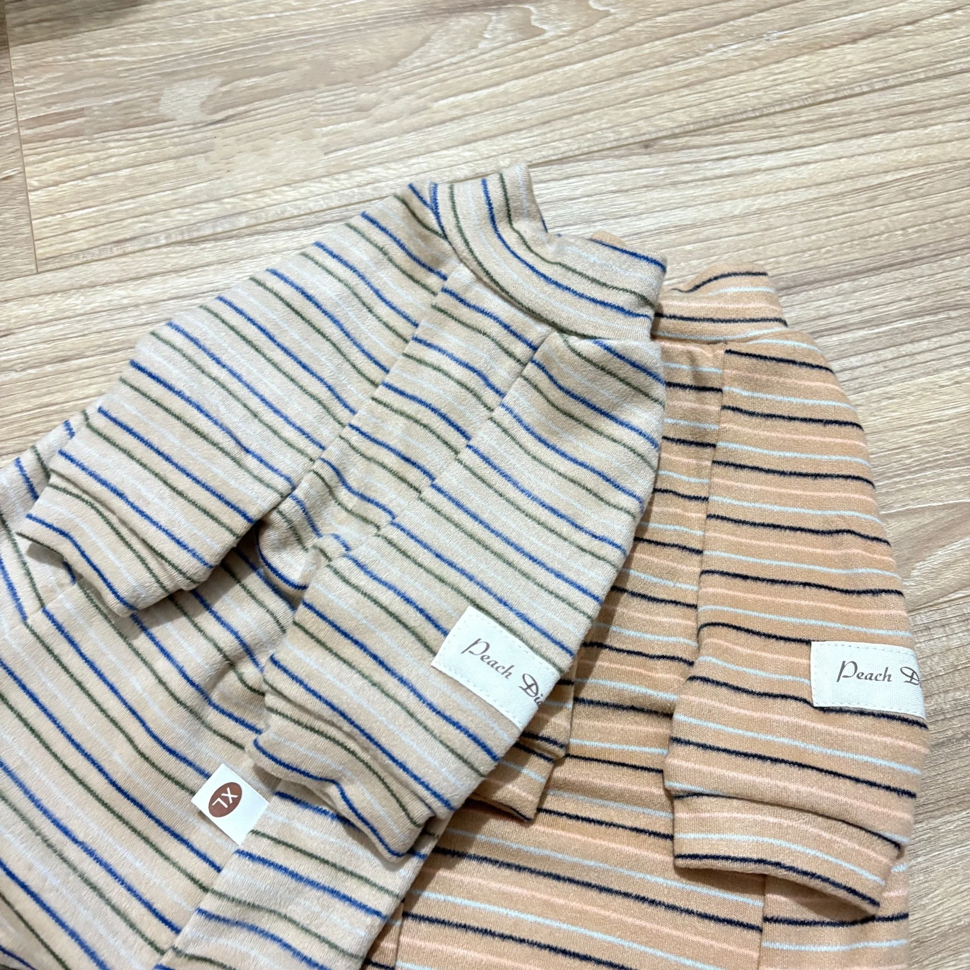 Camiseta interior suave de 4 patas para gato Sphynx, mono a rayas gris caqui para Devon Rex, pijamas de primavera y otoño para gato sin pelo, invierno - imagen 2