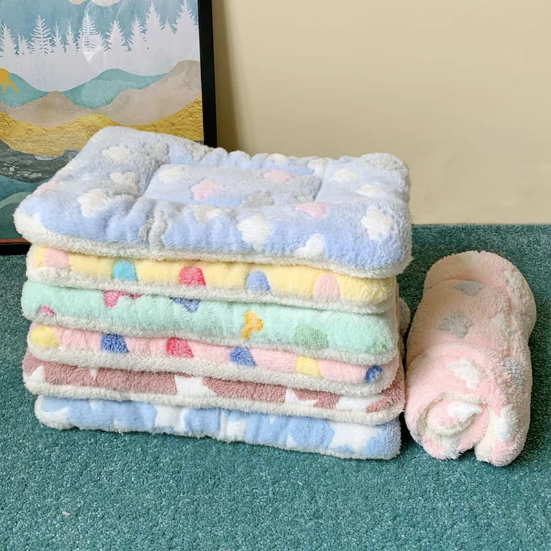 Estera cálida de franela para mascotas, manta de lana suave para perros y gatos, cama para dormir acogedora, cojín para cachorros y gatitos, accesorios para mascotas