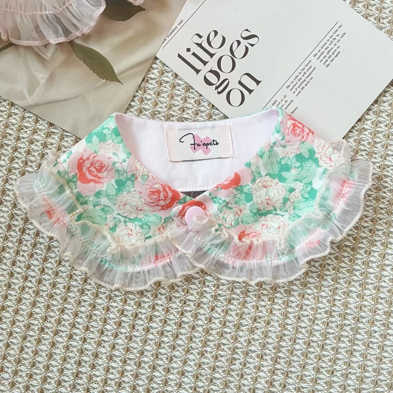 Collar de flores para mascotas, babero rosa, toalla para babas de perros y gatos, chal para mascotas, oso de peluche, bufanda para perros pequeños, accesorios para perros pequeños y cachorros - imagen 2