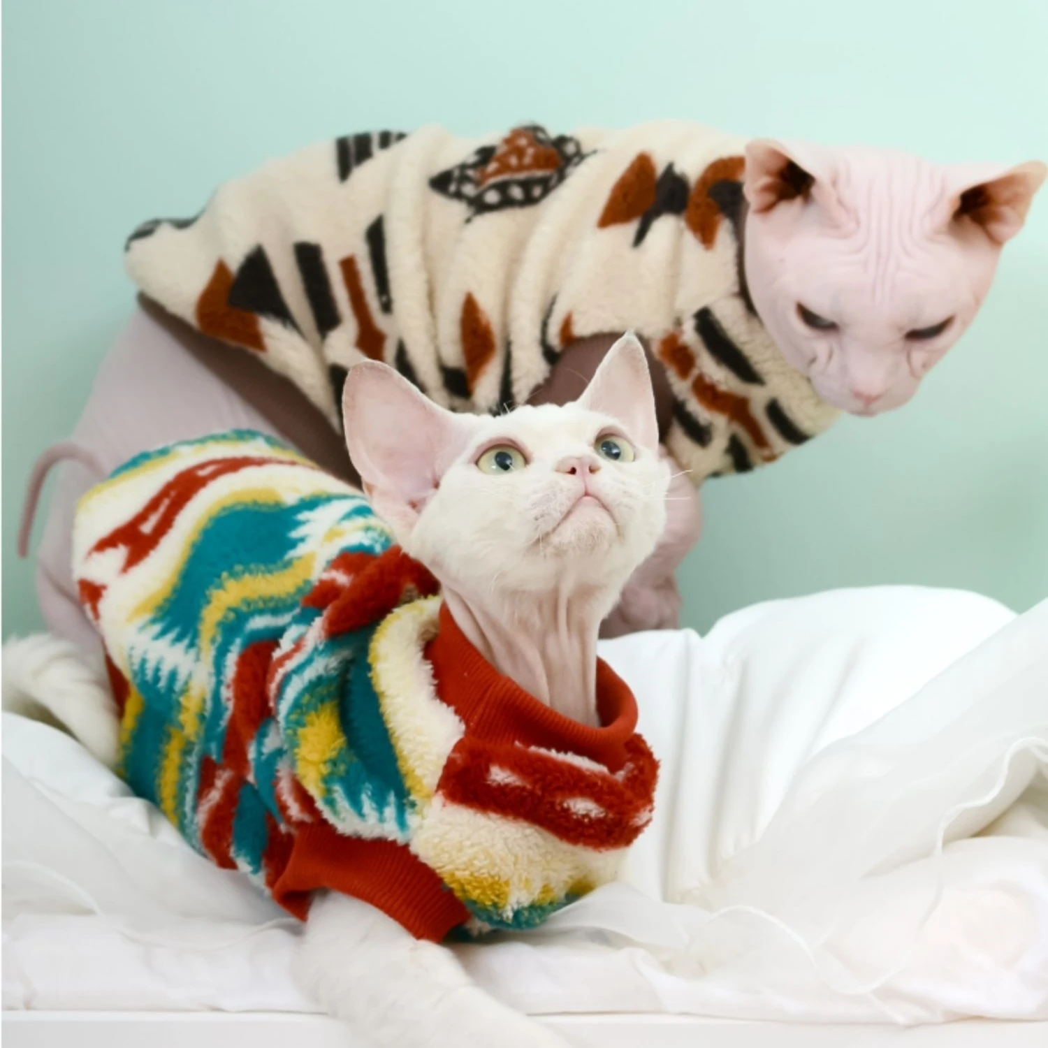 Sphynx-suéter de Navidad y Año Nuevo para gatos, chaleco polar cálido sin pelo para invierno, abrigo grueso rojo y gris para gatitos, suministros para gatos
