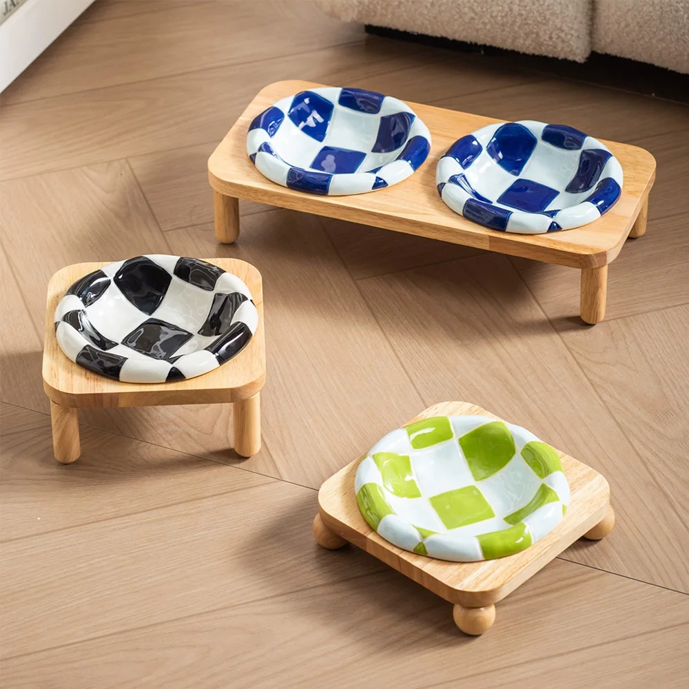 Comedero madera y cerámica para perros y gatos, soporte roble ajedrez