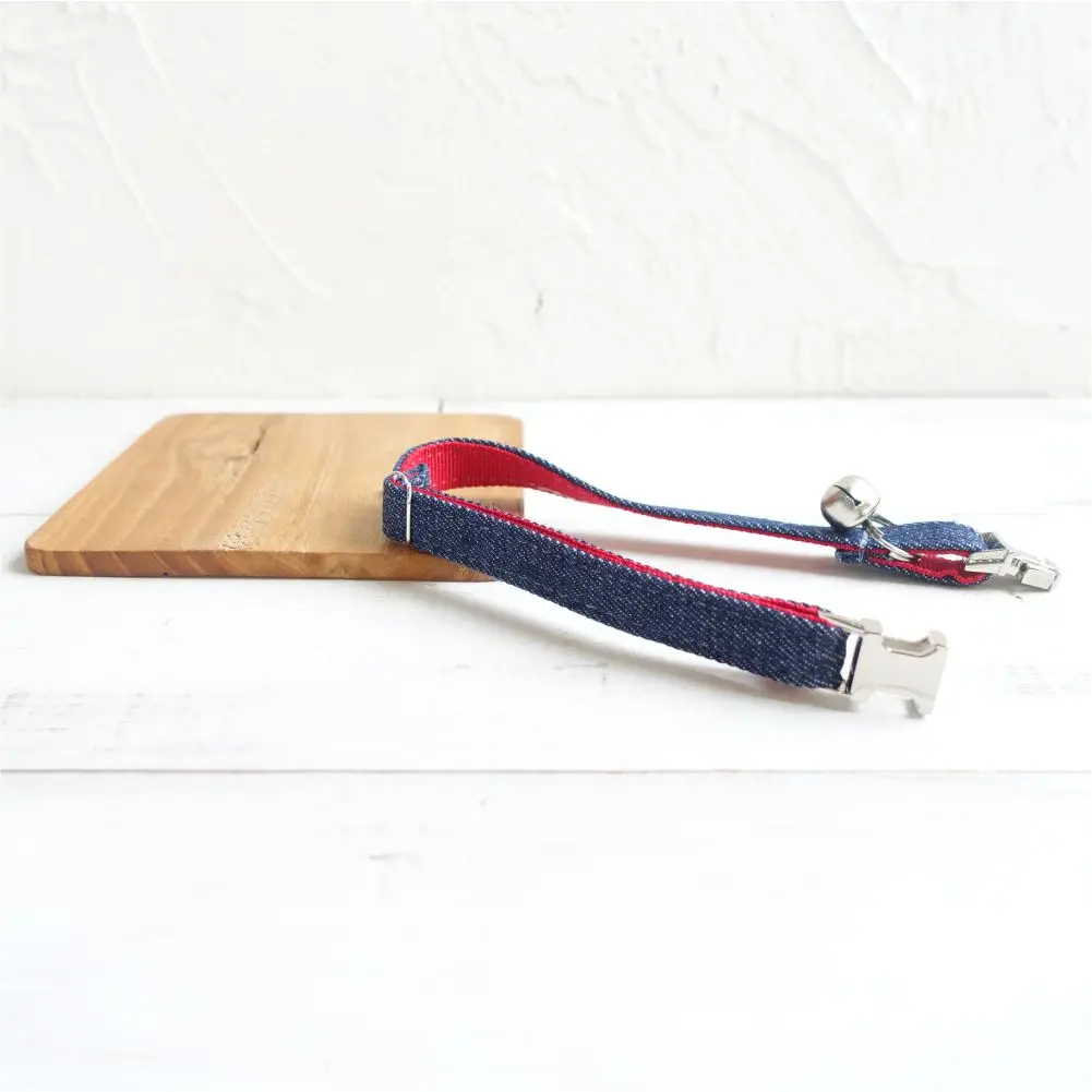 Collar de gato personalizado, contactos de nombre de identificación personalizados, hebilla de metal, collares de gato de fibra vaquera roja ajustables con campana - imagen 2