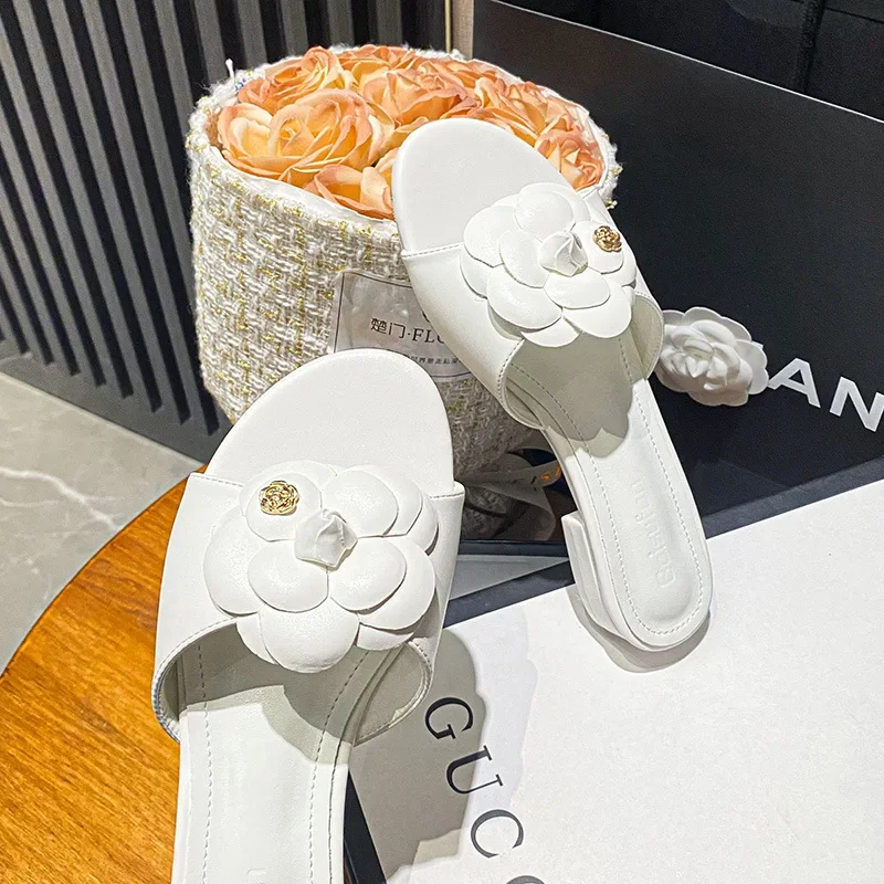 Zapatillas de flores de lujo de gama alta para mujer, zapatos de Camelia, toboganes de Punta abierta, sandalias de exterior y hogar, chanclas para mujer - imagen 5