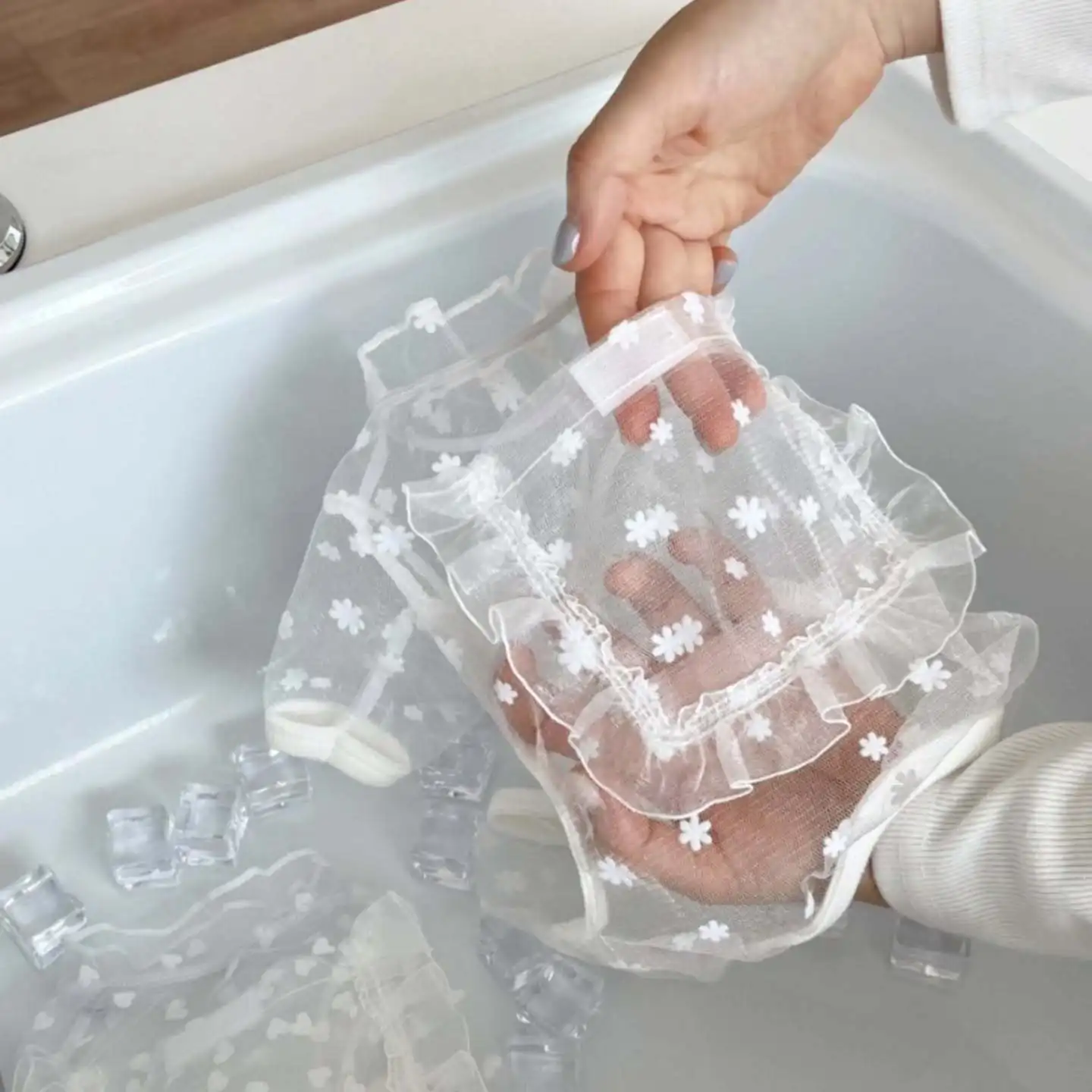 Mosquitera de primavera para mascotas, pantalones de cuatro esquinas de malla, mono con corazón Floral y bolsillos, ropa para cachorros Schnauzer de peluche - imagen 5