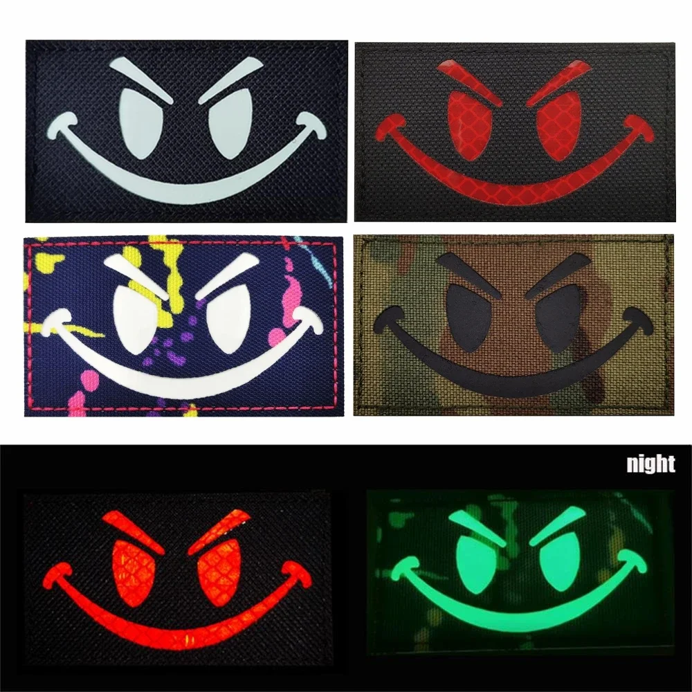 Parche reflectante con bandera de sonrisa malvada, insignia para brazalete que brilla en la oscuridad, apliques de adorno, parche IR táctico militar de 4 colores