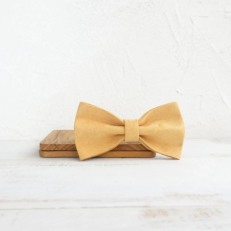 Pajarita para perro de terciopelo amarillo desmontable en collar - imagen 2