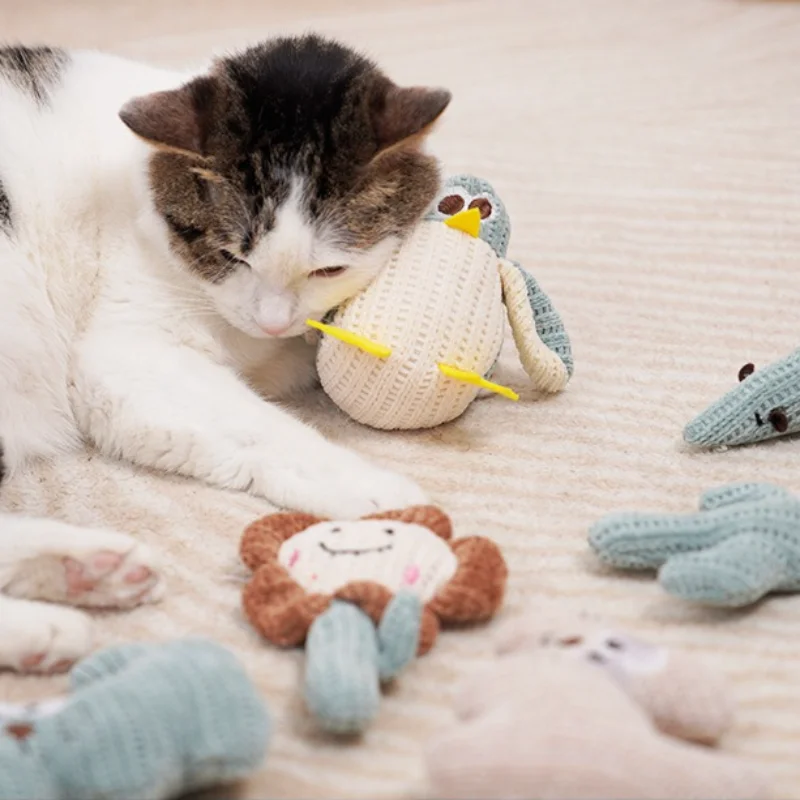 Juguetes para masticar hierba gatera para gatos, suministros interactivos para gatitos, suministros de molienda de dientes resistentes al masticable, juguete para chirrido de mascotas para interiores, productos de juego para perros - imagen 4