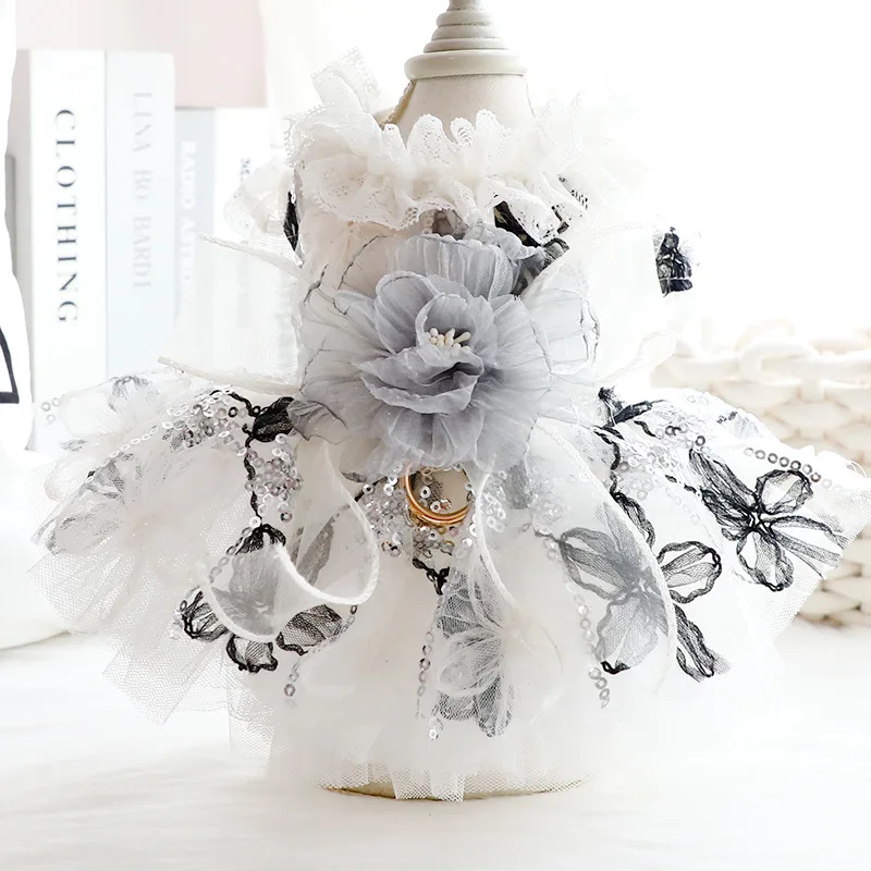 Vestido de encaje negro para perros pequeños – Elegante y fresco para verano - imagen 4