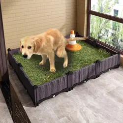 Inodoro para perros grande con césped y valla
