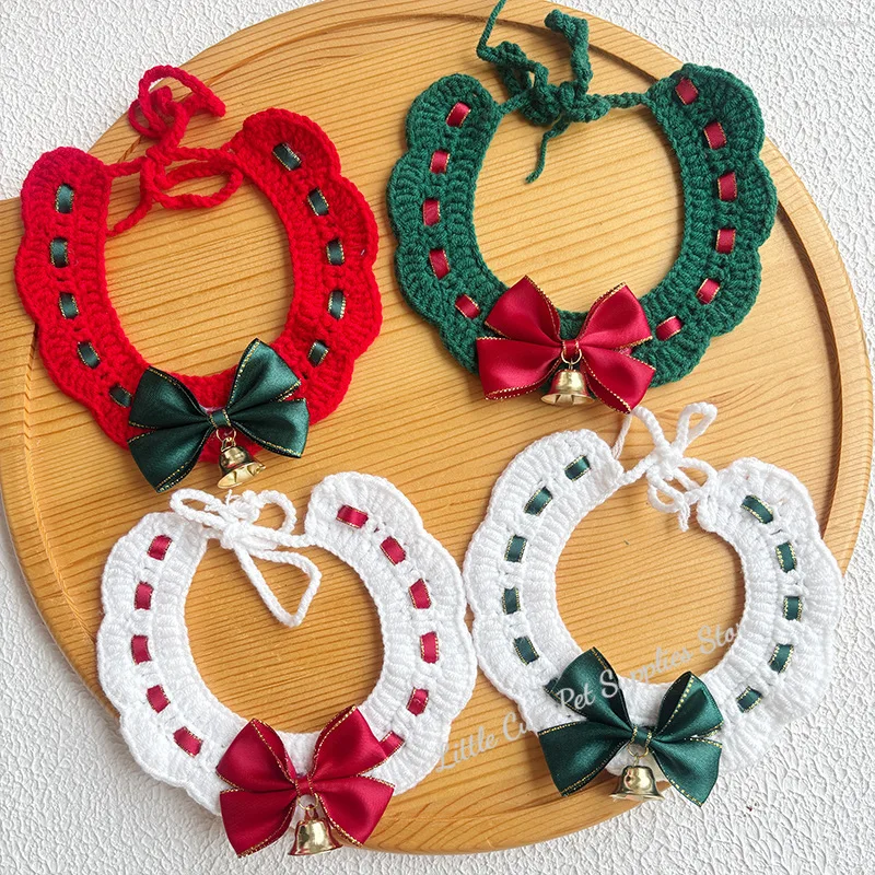 Babero con lazo navideño para mascotas, bufanda, lazo a cuadros, toalla de Saliva de encaje con colgante de campana para Collar de perro y gato, accesorio de aseo