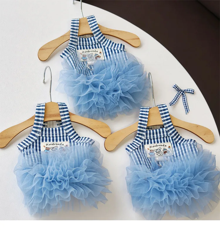 Vestido tutú azul a rayas para perros y gatos – tul transpirable