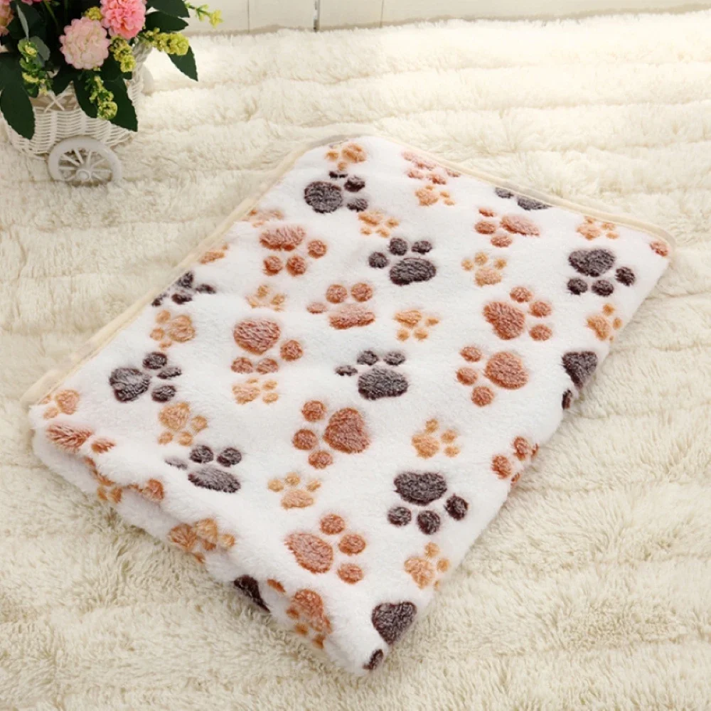 Manta para gatos y perros – Gruesa y cálida con estampado de huellas - imagen 3