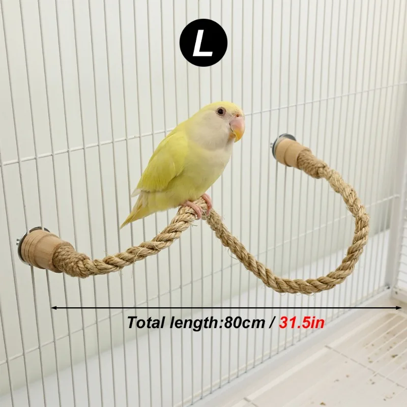 Cuerda de escalada junto a otros juguetes para aves