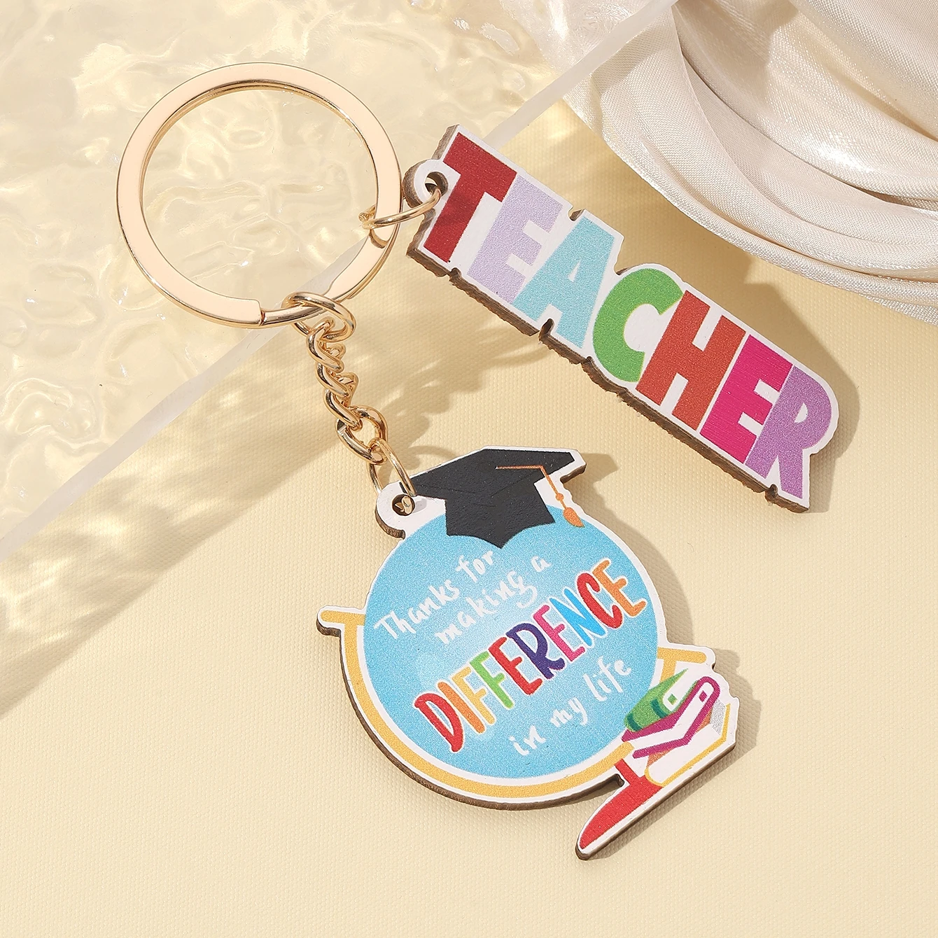 LLavero de madera para temporada de graduación, llavero de arcoíris con letras en inglés, colgante para profesor, regalo del Día del Maestro, 1 Uds. - imagen 5