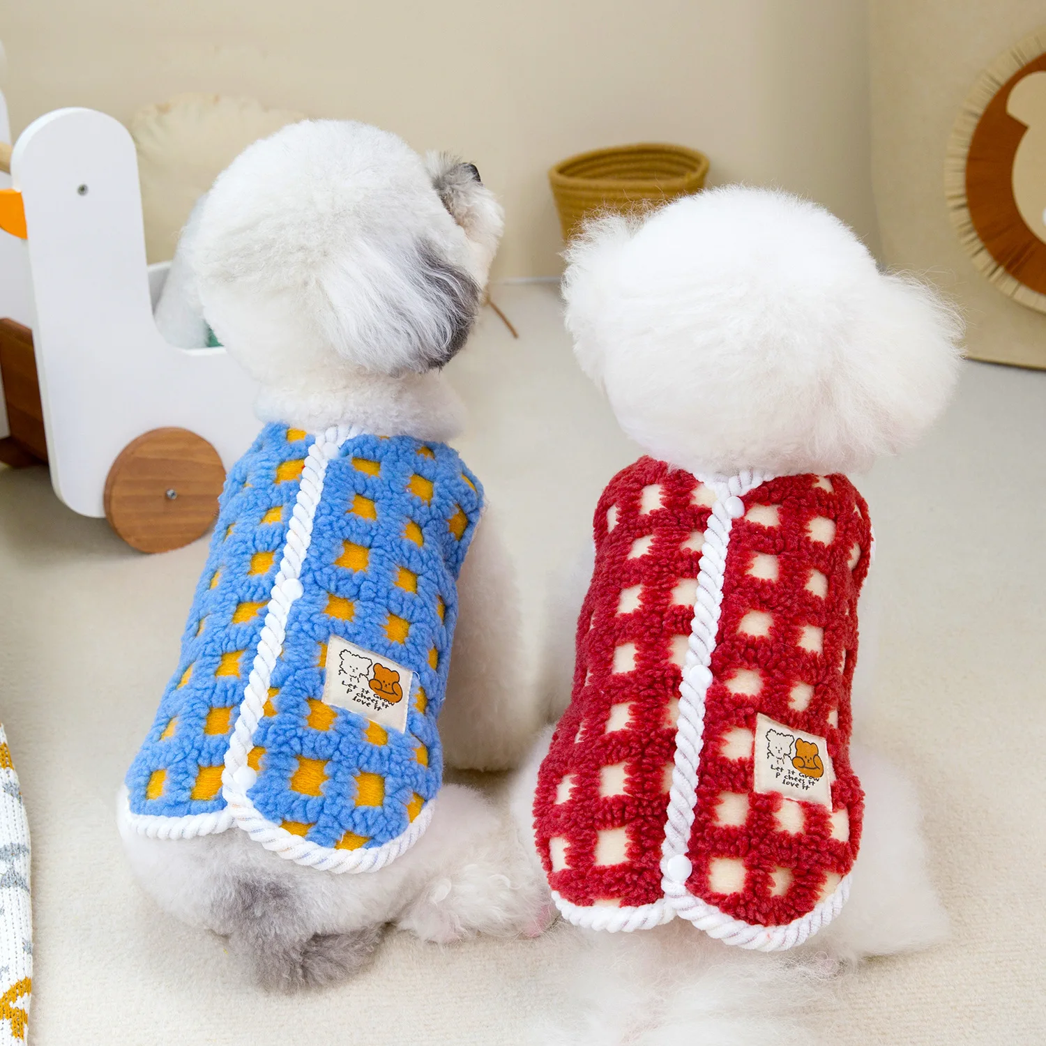 Abrigo de felpa a cuadros para mascotas, ropa para perros, abrigo de felpa pequeño y grueso para gatos, chaleco de felpa a cuadros cómodo, ropa para cachorros, ropa de Navidad para perros