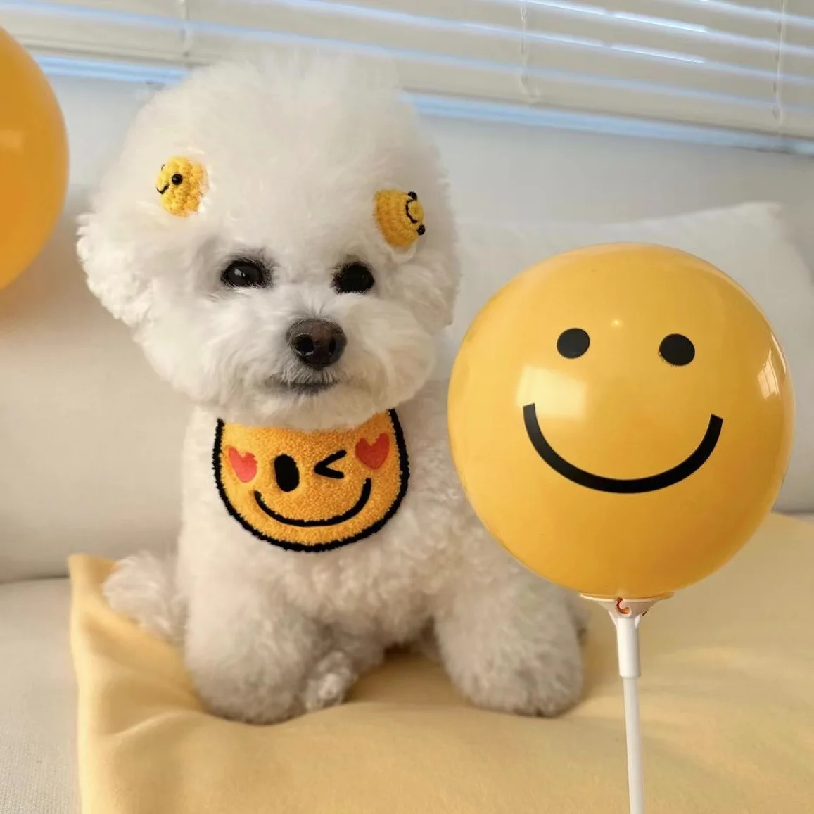 Babero de felpa para mascotas, toalla de Saliva amarilla bonita para gatos, perros y gatos, accesorios para perros pequeños - imagen 2