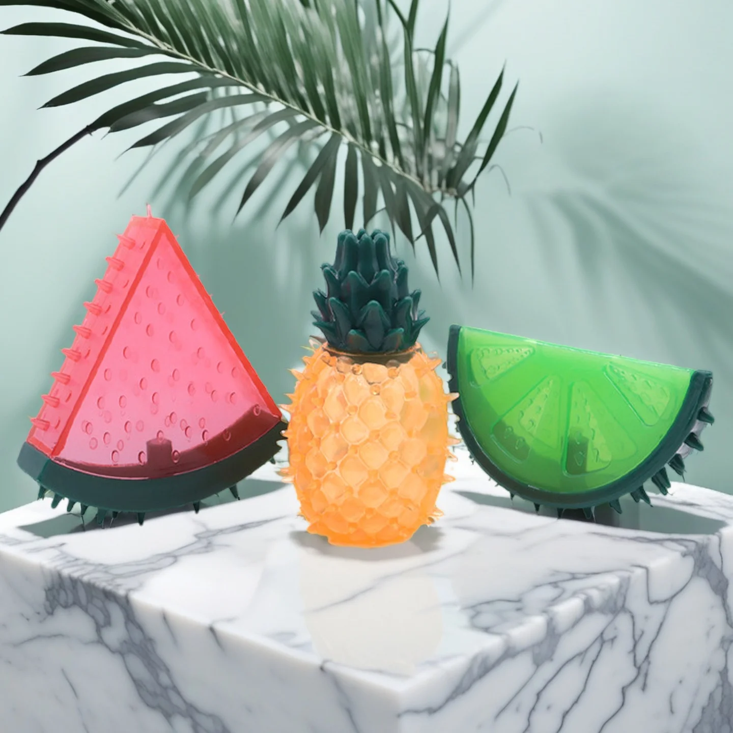 Juguete masticable chirriante de frutas: juguete dental TPR no tóxico para masticadores agresivos - formas lindas resistentes a mordeduras con cámaras duales